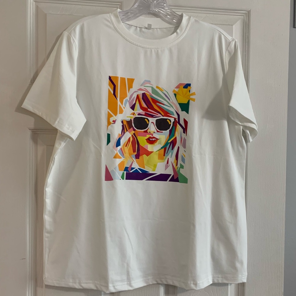 NWOT Taylor Swift graphic t-shirt